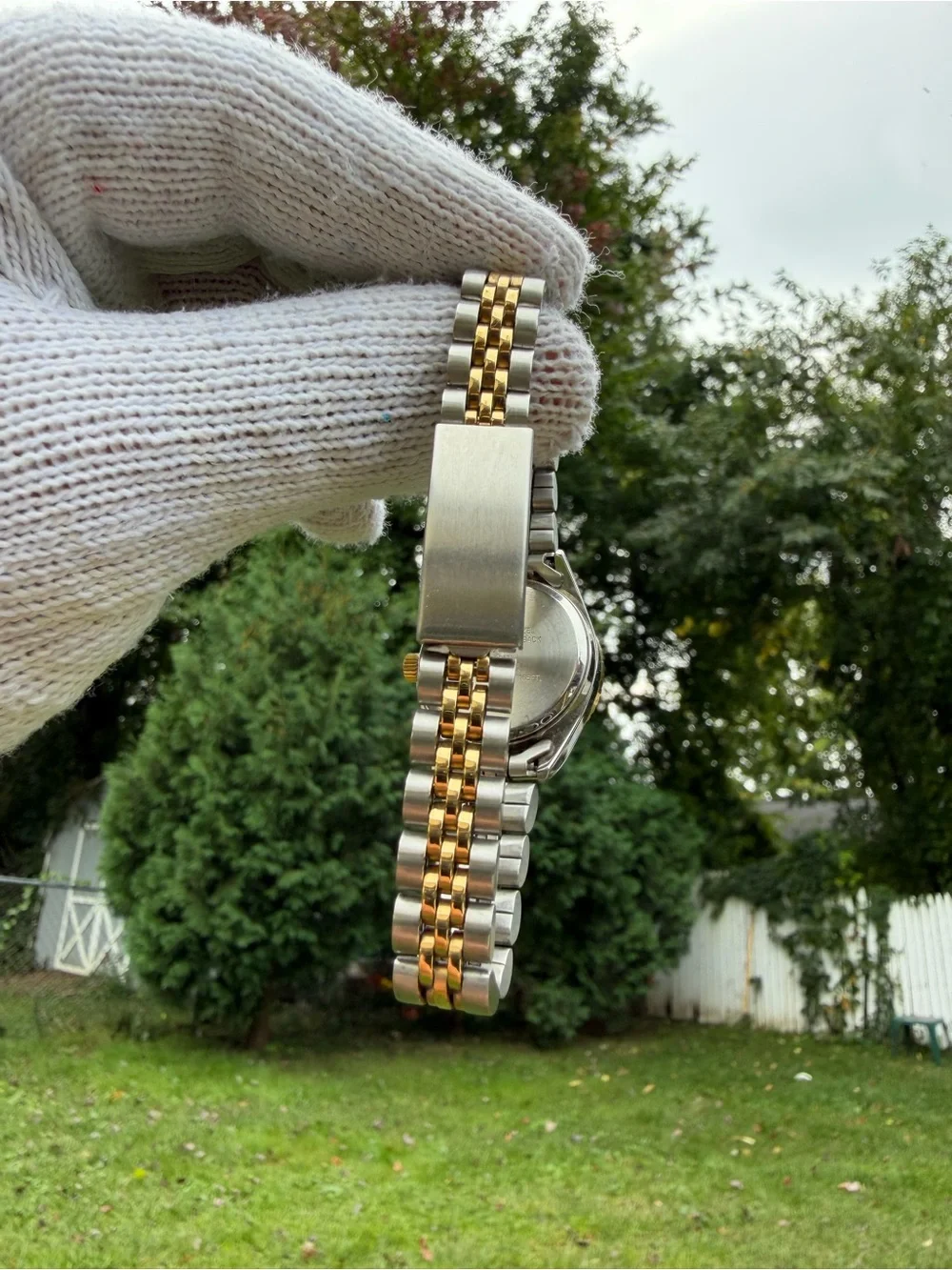 Vintage Armitron Now Women's Two-Tone Watch Day/Date Crystal Markers 165ft WR